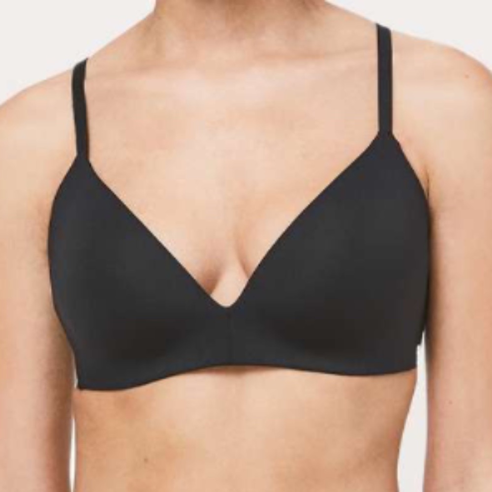 Lululemon Take Shape Padded Bra Size 32B Black